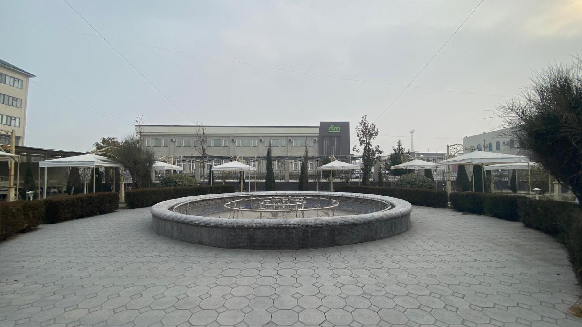 Diyor Hotel Marghilon Exterior foto