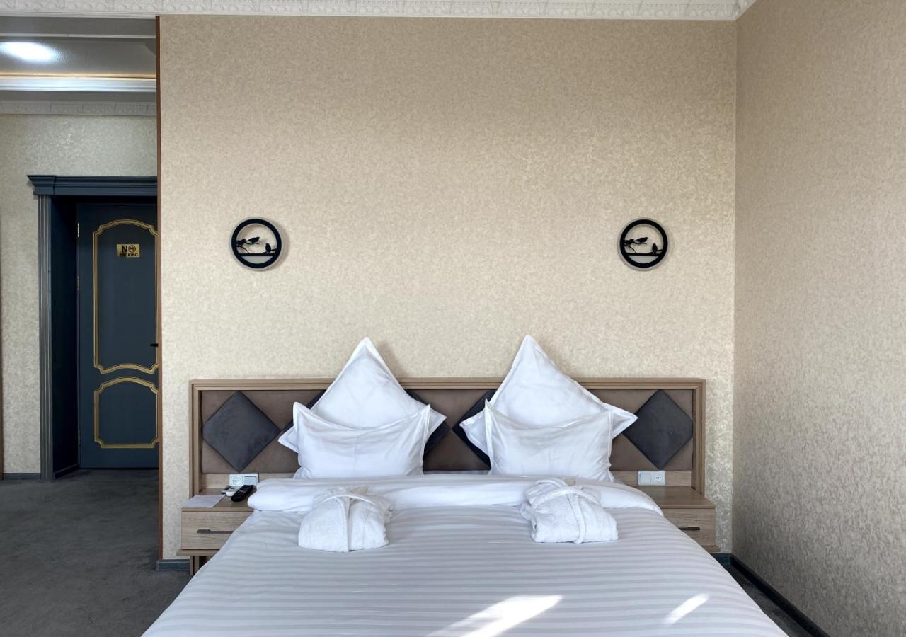 Diyor Hotel Marghilon Exterior foto